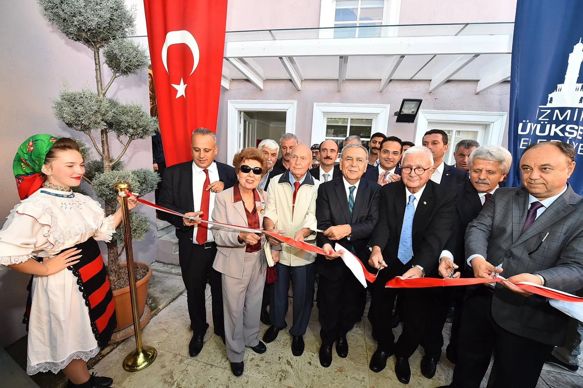 Picture 26: Inauguration of the Buca Immigration and People Exchange Memory House with ex-Izmir metropolitan municipality mayor Aziz Kocaoğlu (October 10th, 2017)
