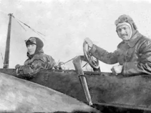 Pilot Fethi Bey ve Belkıs Şevket Hanım Osmanlı Deperdussin ile