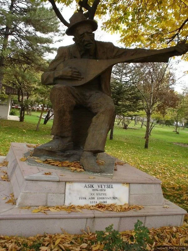 Aşık Veysel heykeli