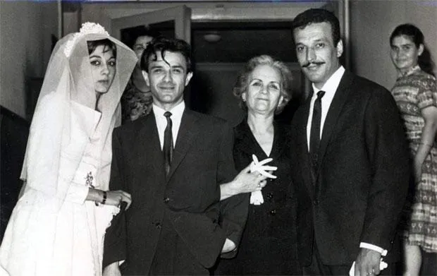 Düğün günü Çolpan İlhan, ağabeyi Attila İlhan, annesi Perihan İlhan ve Sadri Alışık (20.8.1959)