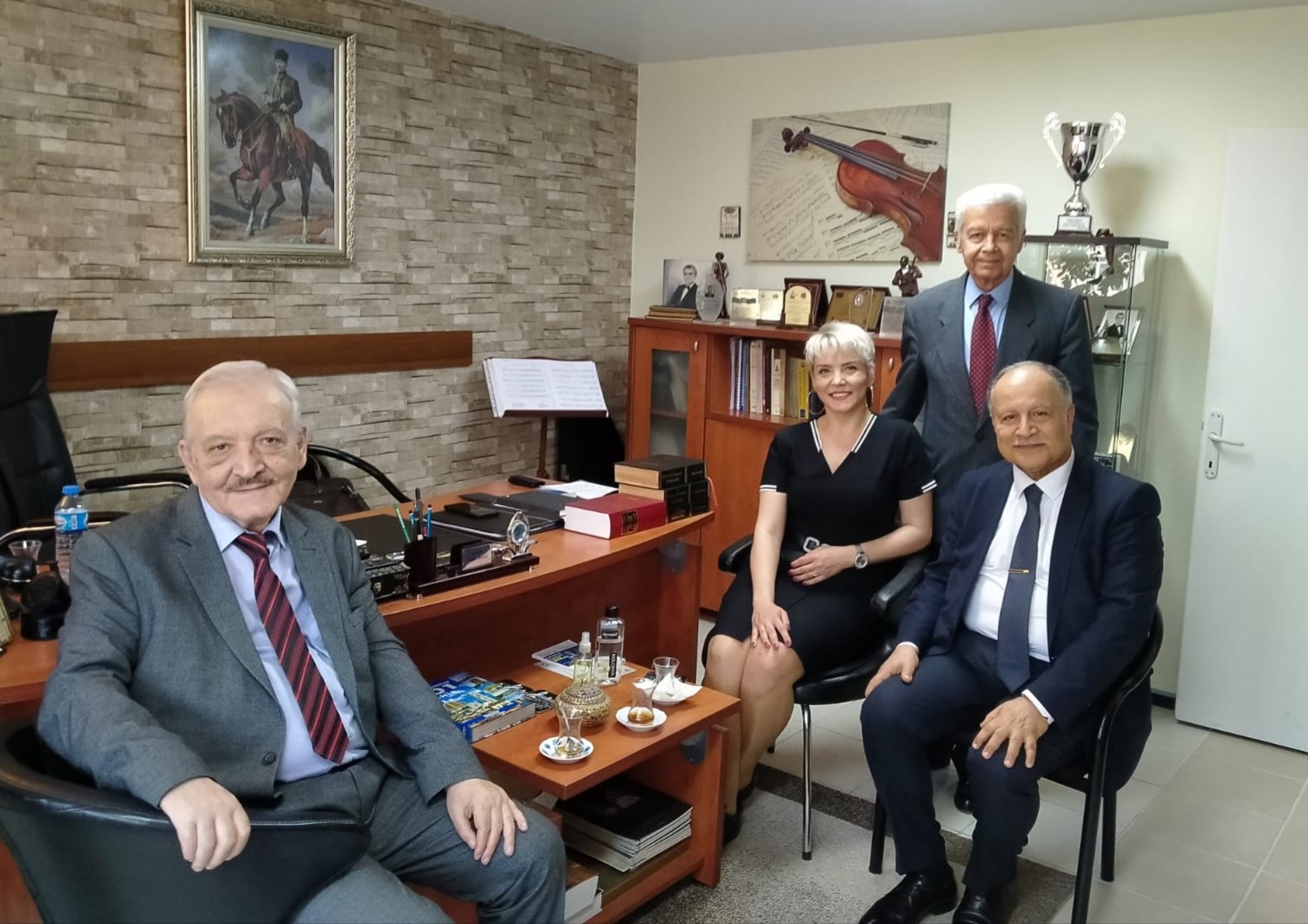Canım babacığım, kıymetli bestekâr Turhan Taşan, müzik gönüllüsü ağabeyim Müfit Yalçınkaya