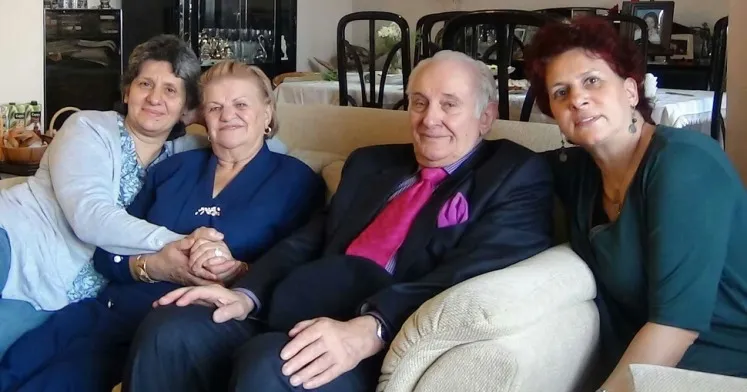 Yeğeni Handan Kurç, kardeşi Şerife Durmuş, kendisi, yeğeni Feza Sevimay