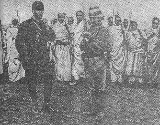 Mustafa Kemal Paşa emirlerini yazdırırken (1912)