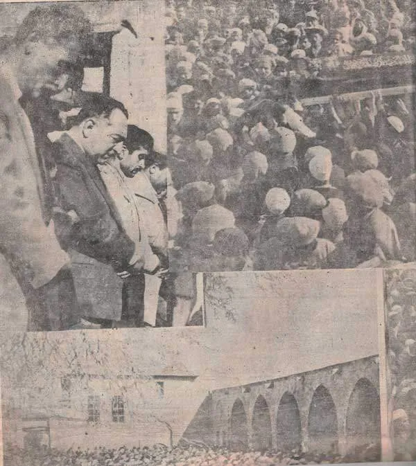 Ömer Özcan'ın Arşivindeki Bediüzzaman Said Nursi Hazretlerinin cenazesinden fotoğraflar. Cenaze namazının kılındığı anlar