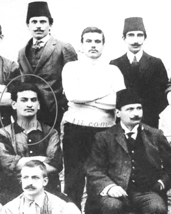 Sabri Mahir; Ali Sami Yen ve Tevfik Fikret'lle, Galatasaray'ın şampiyon olan ilk futbol takımı