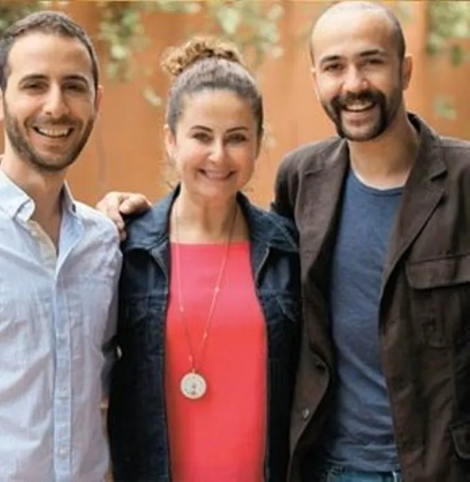 Oyuncu Esra, Sarp ve Kaya Akkaya kardeşler