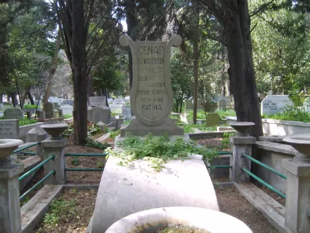 Cenap Şahabettin kabri
