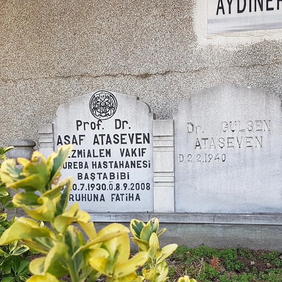 Asaf Ataseven'in kabri