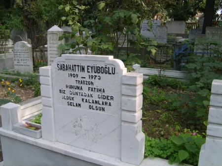 Sabahattin Eyuboğlu'nun kabri