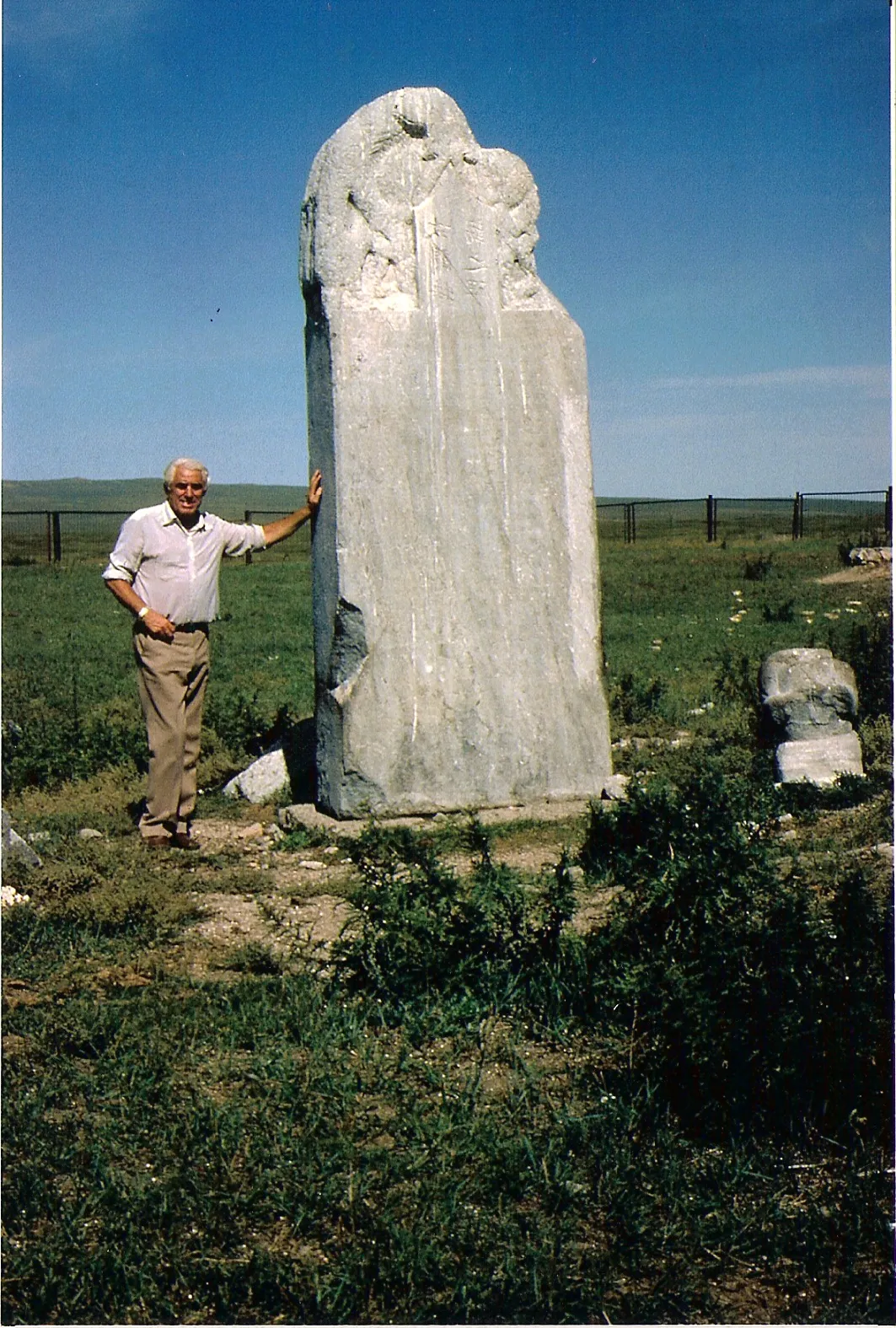 Prof. Dr. Nejat Diyarbekirli, bir arkeolojik kazıda 2