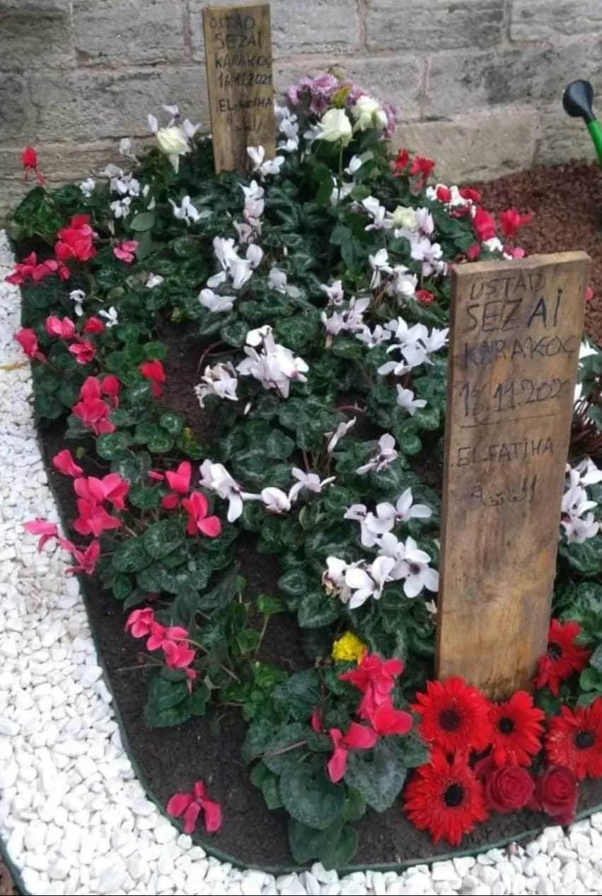 Sezai Karakoç'un kabri - ilk hali