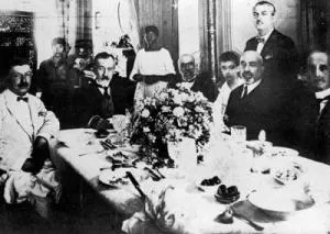 Süleyman Nazif, yazar dostlarıyla