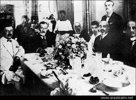 Cenap Şahabettin, A. Hamid, Süleyman Nazif, M. Cemal Kuntay, Mehmet Akif ve Sami P. Sezai