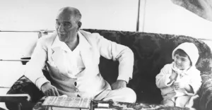 Mustafa Kemal Atatürk ve manevi kızı Ülkü Adatepe