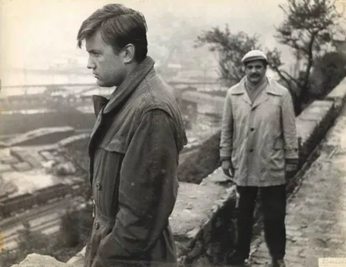 in a scene from Şehirdeki Yabancı (Stranger in the City) movie