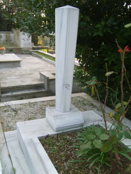 Rıza Tevfik'in kabri