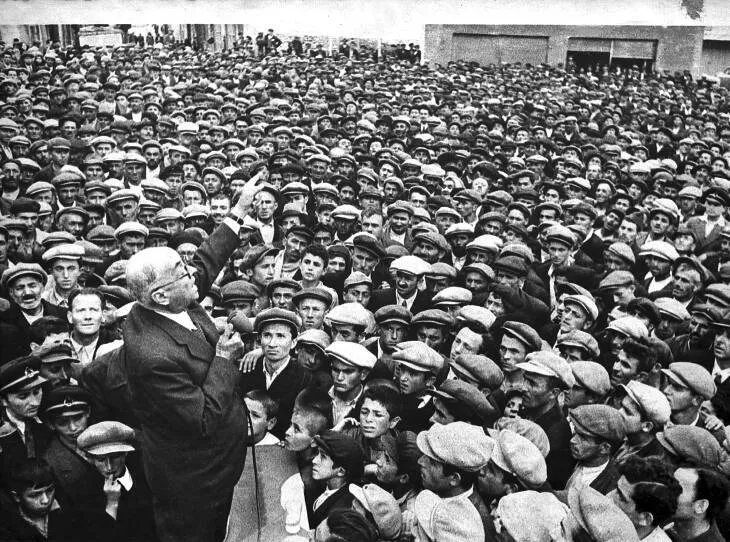 Celal Bayar, miting meydanında