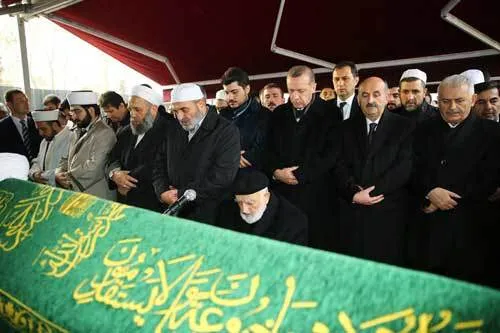 Prof. Dr. Osman Öztürk'ün fatih Camiindeki cenaze töreni