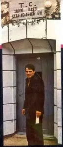 Sadık Albayrak cezaevi kapısında
