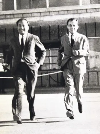 Burhan Apaydın (solda) ve kardeşi.