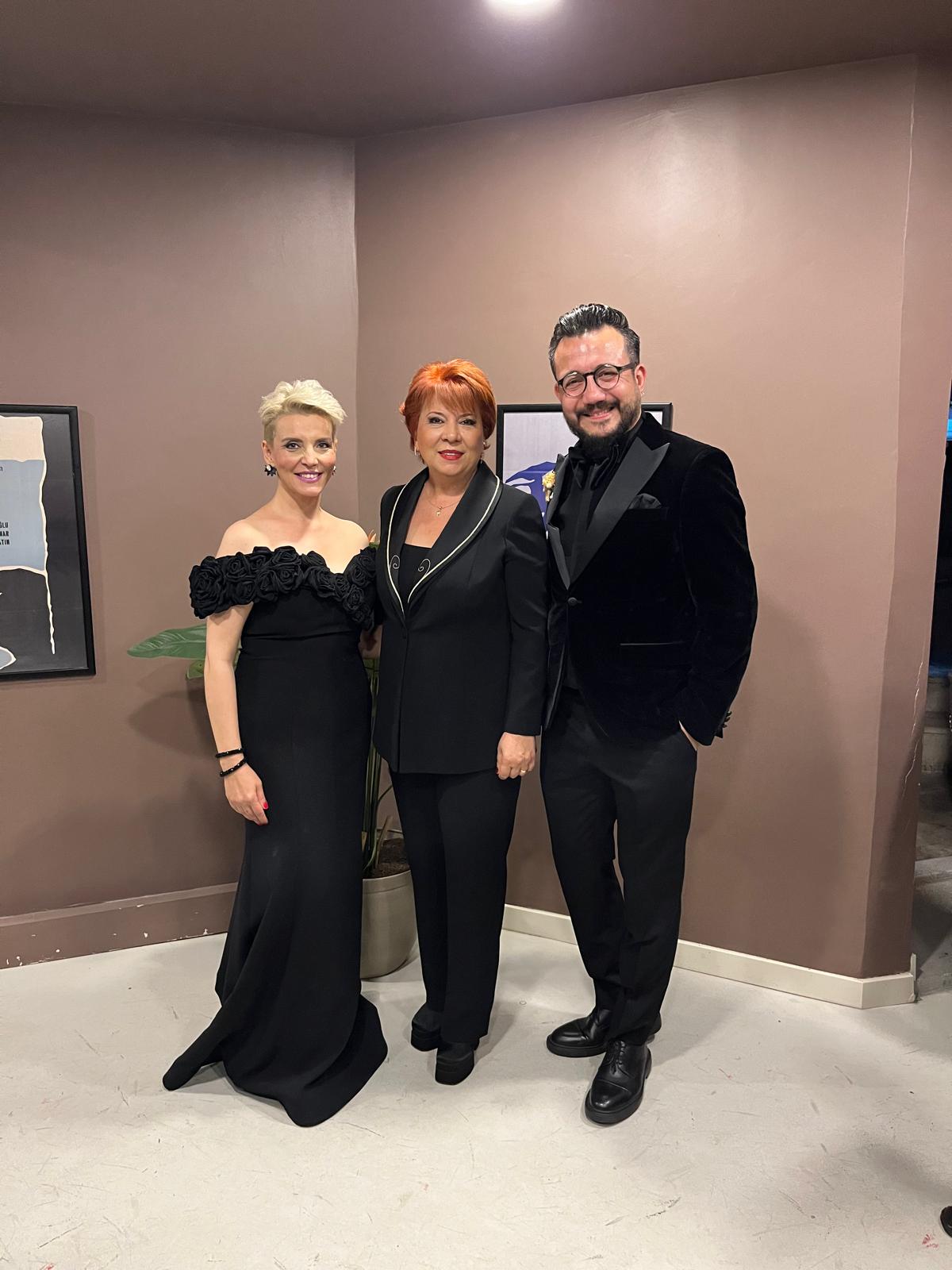 Topluluğumuz konserinden Şefimiz İbrahim Suat Erbay ile Sunucumuz Nalan Höke Turan ile...
