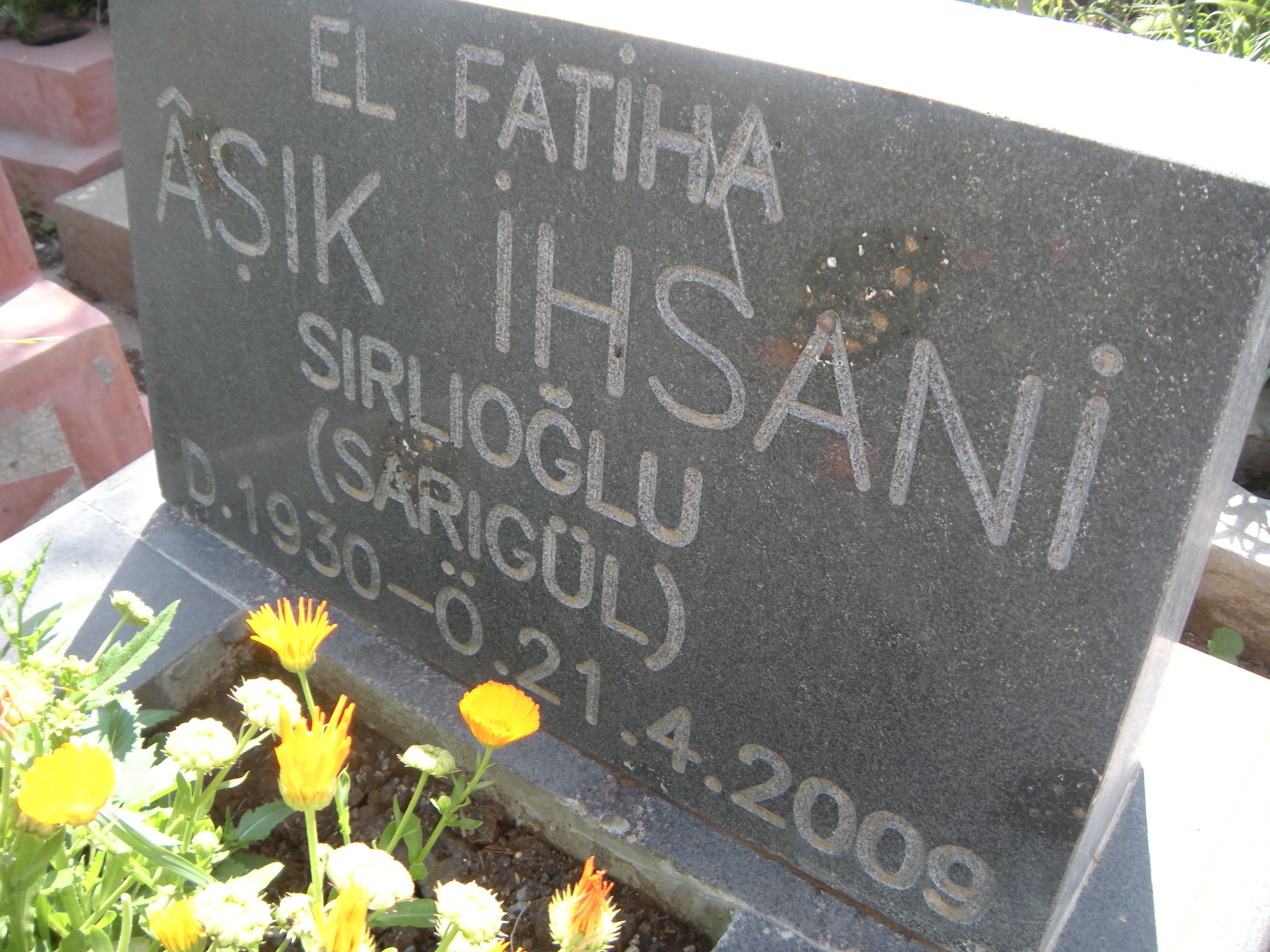 Aşık İhsani kabri