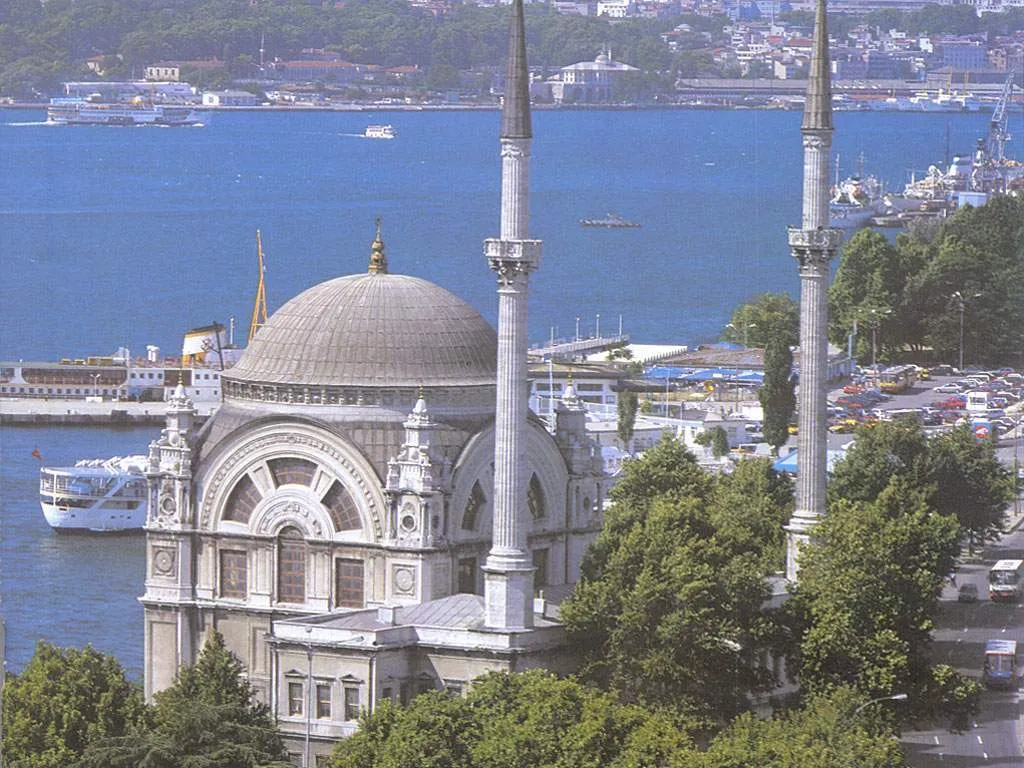 Bezmiâlem Valide Sultan Mosque (Dolmabahçe Mosque)