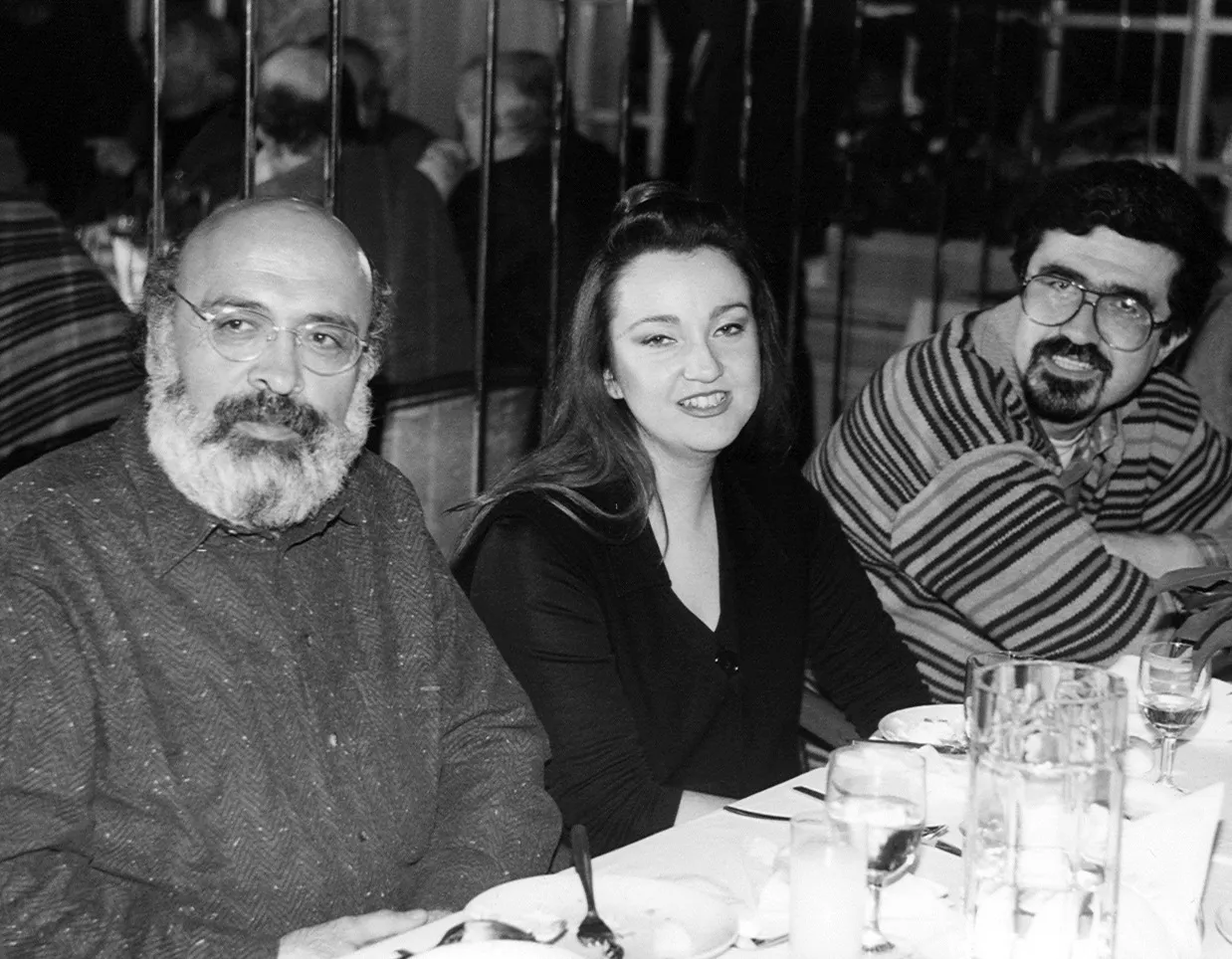 Gültekin Emre arkadaşlarıyla