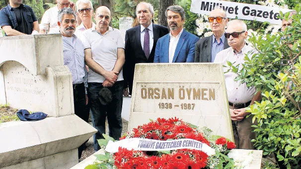 Örsan öymen'in kabri başında bir anma töreni