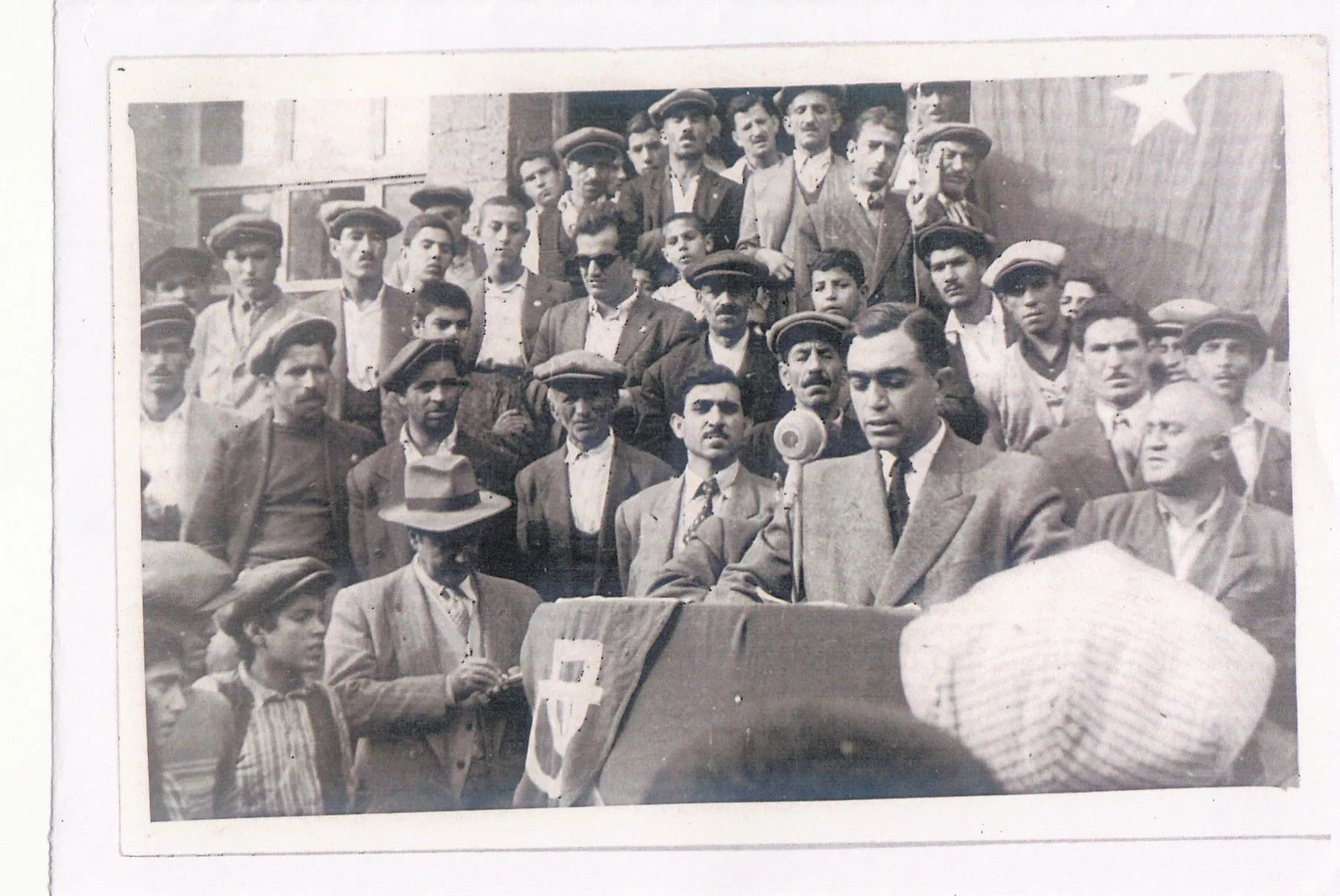 DİYARBAKIR BELEDİYE ÖNÜ 1957 sezai demiray seçim konuşması