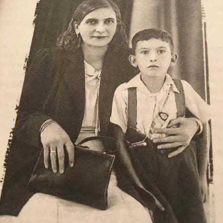 Hilmi Yavuz, annesiyle