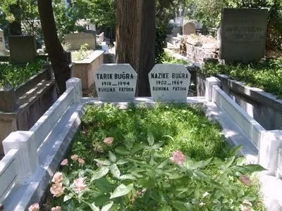 Tarık Buğra'nın kabri