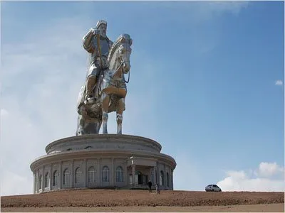 Celaleddin Harzemşah heykeli 2