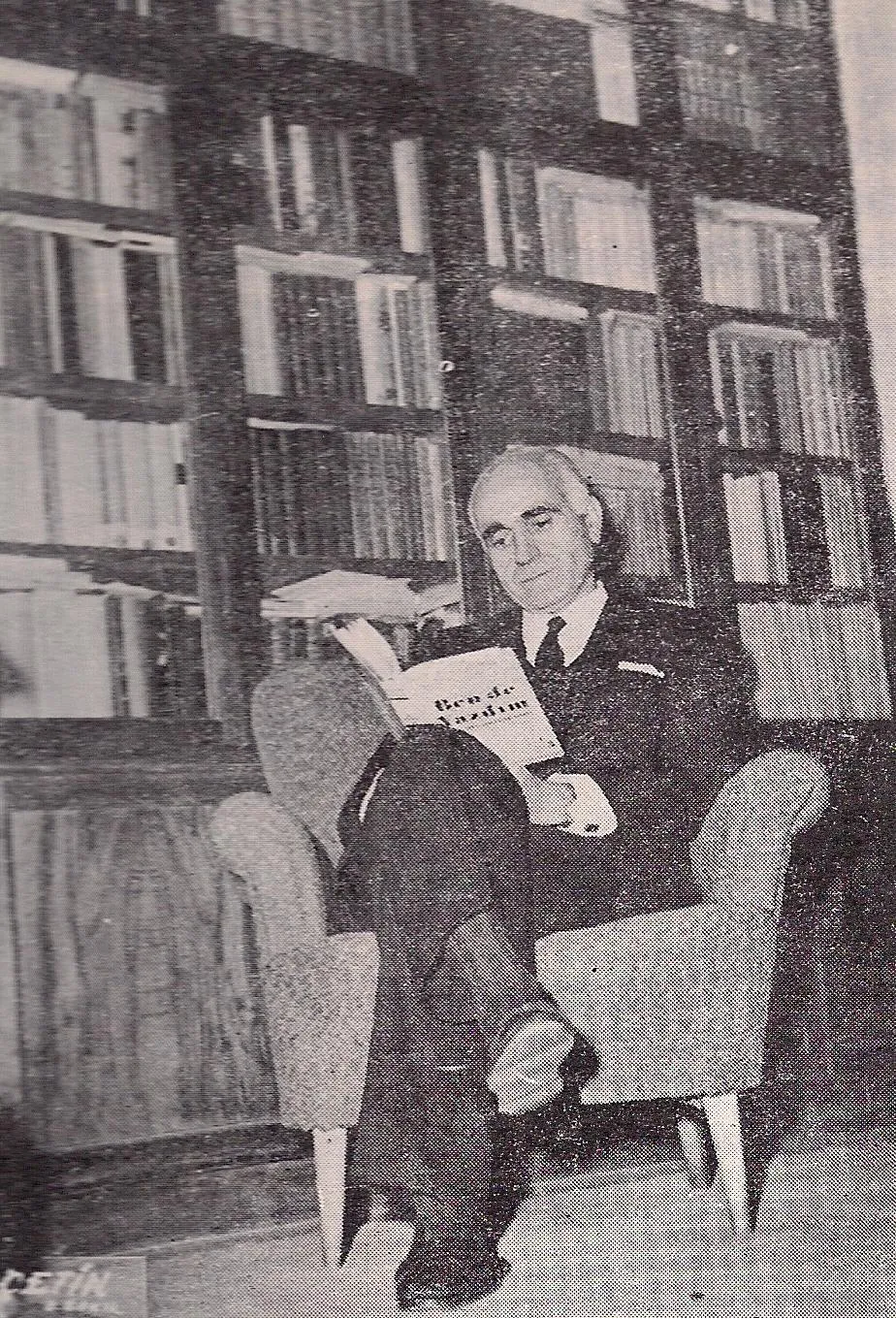 Şevket Beysanoğlu, kütüphanesinde (1973 İl Yıılığı)