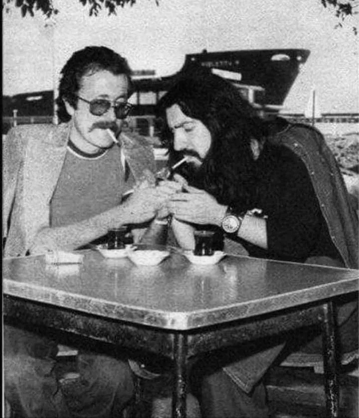 Cem Karaca ve Barış Manço çay keyfi - 1971