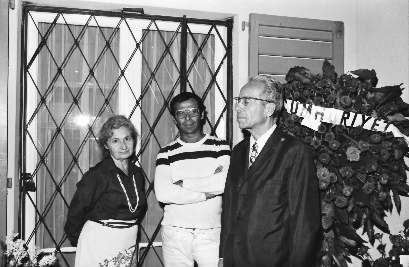 Eşi ve oğluyla, Gazetecilikte 40. yıl etkinliğinde (1978)