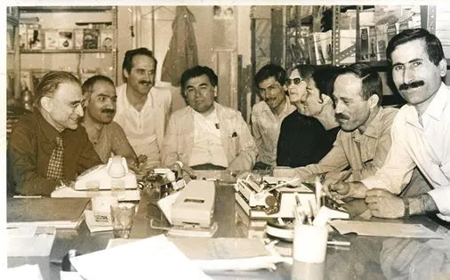 Soldan Satı Erişen, Savaş Yalçın, Zeki Sarıhan, Osman Nuri Poyrazoğlu, Hüseyin Mercan, Kifayet Özaydın, Ayten Sürer, Ayhan Sarıhan, Refik Saydam.
