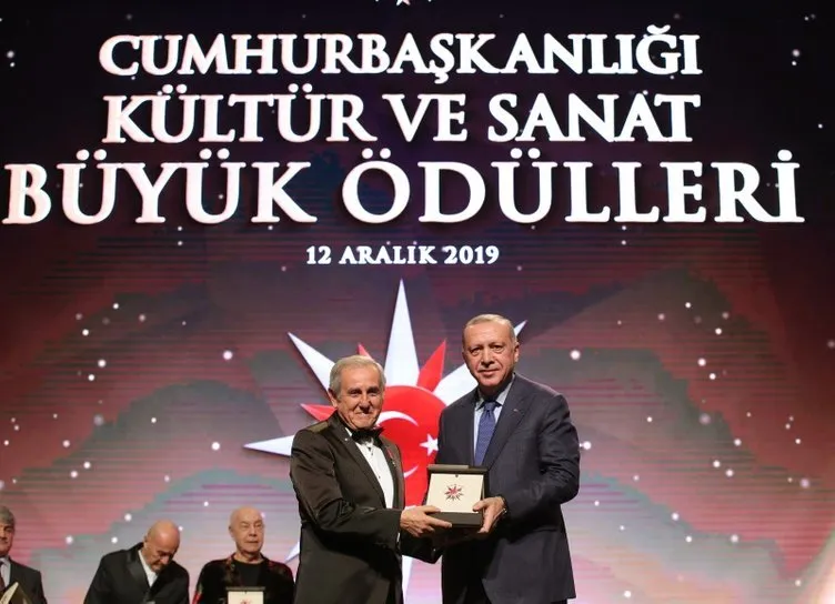 RESİM ÖDÜLÜ DEVRİM ERBİL'E