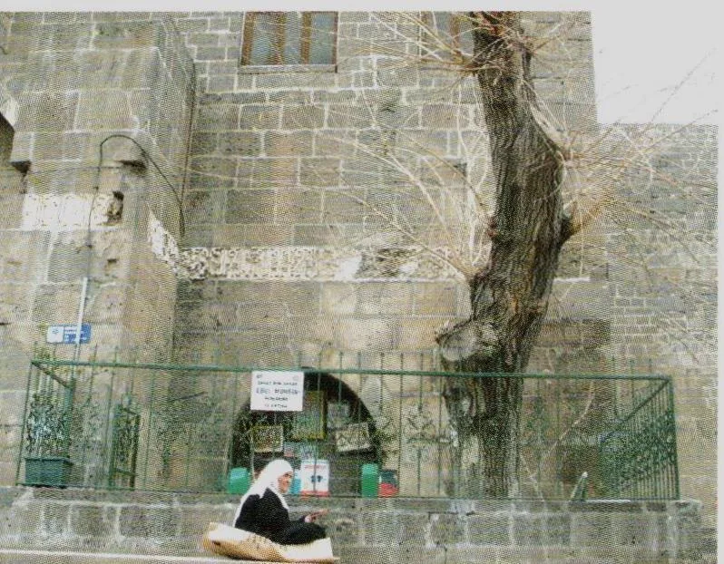 Arakçin Baba ve Sahad b. Vakkas (r.a.)'ın Kabri