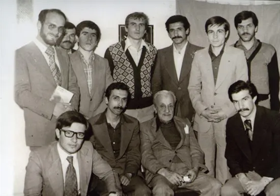 Numan Yazıcı, Necip Fazıl'ın Sakarya ziyaretinde, hemen arkasında