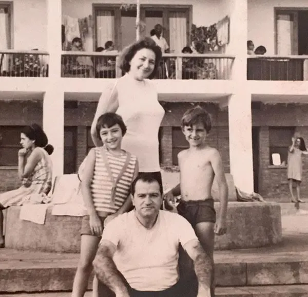 Panayot Abacı eşi ve çocuklarıyla