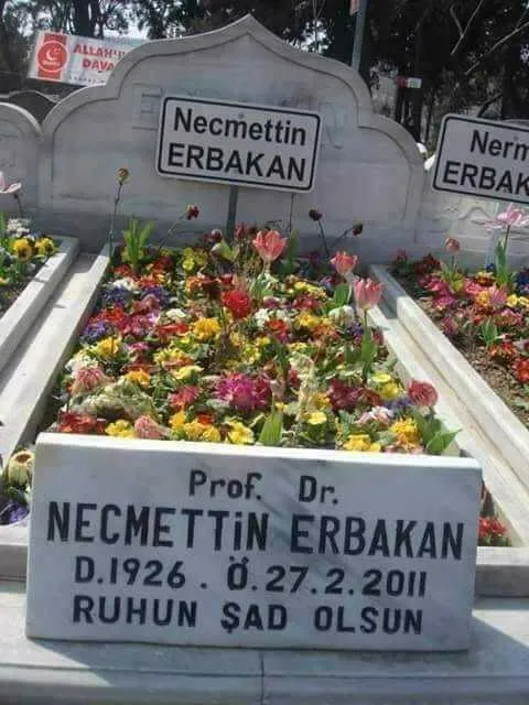 Necmettin Erbakan'ın kabri