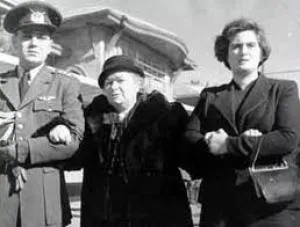 Ağabeyi Atatürk'ün cenaze töreninde