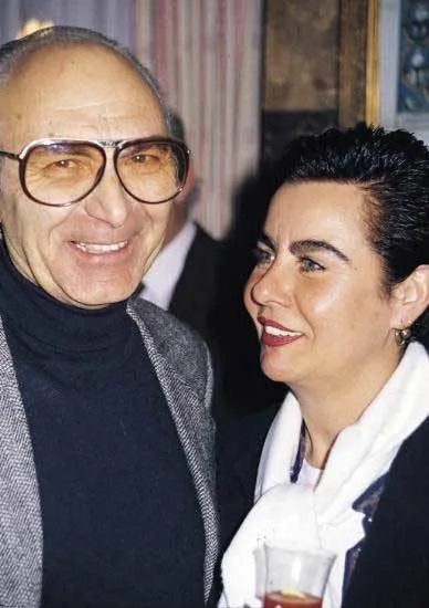 Memduh Ün with his wife Fatma Girik