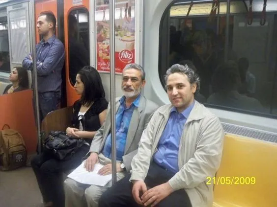 İsmet Özel metroda