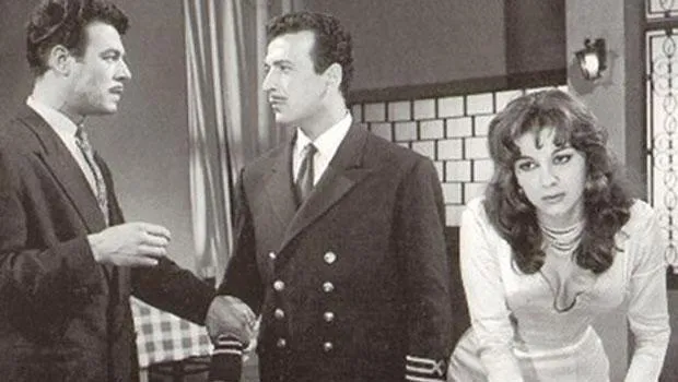Yalnızlar Rıhtımı filminde Sadri Alışık'la