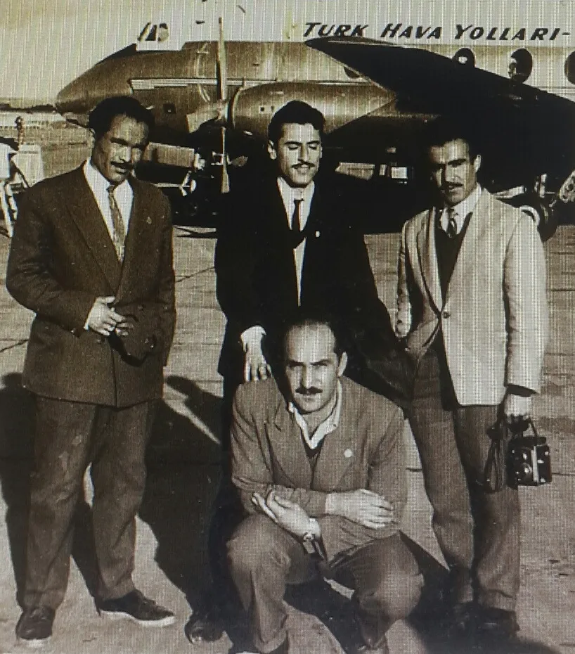 Oturan Sezai Yılmaz. Ayaktakiler Ömer Karacadağlı Alaattin Bilgi Mehmet Mercan