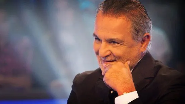 Kenan Işık Kim Milyoner programını sunarken