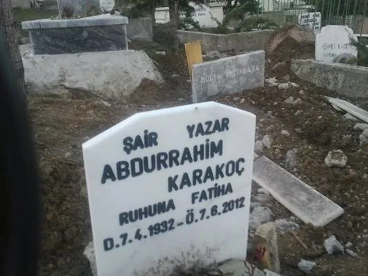 Abdurrahim Karakoç'un kabri