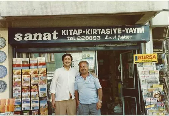 Sanat Kitabevi (Yeşil), 1980'ler (solda Nevzat Çalıkuşu)
